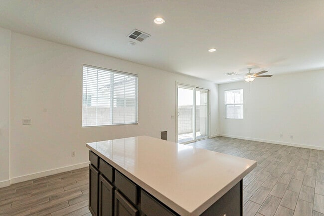 Building Photo - 5538 S Dillon