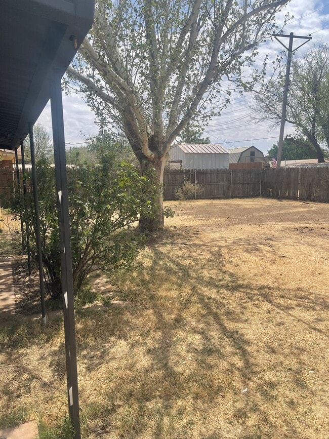 Building Photo - Pre-leasing for Fall! Adorable Remodeled House in Prime Location!