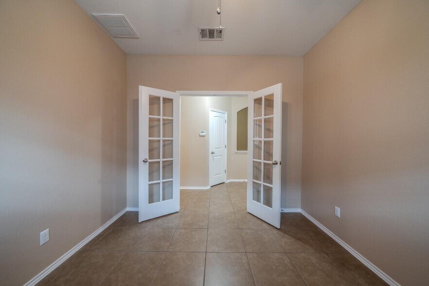 Building Photo - 304 Jack Ryan Ln