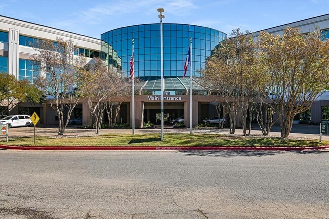 Building Photo - 6808 Luckenbach Ln