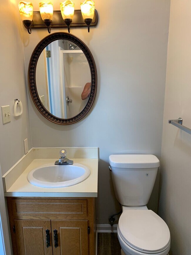 Building Photo - CONTRACT PENDING!!Spacious 2-story, 3 bed/...