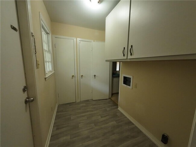 Building Photo - 5209 Maudelayne Dr N