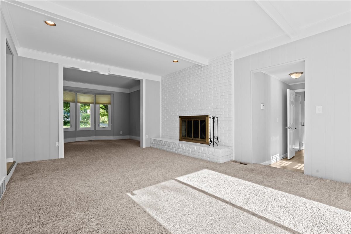 Building Photo - 5476 Van Ness Dr