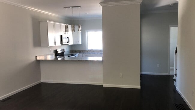 Building Photo - 38 Triangle St