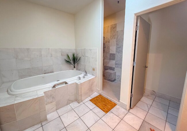 Building Photo - 2 Bedroom Townhouse in a Resort Style Community! All Utilities Included!