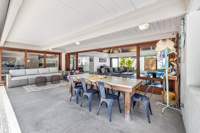 Building Photo - Elegant Home w/ Private Beach Access, Pool...