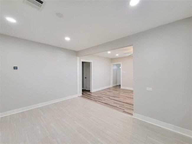 Building Photo - 1113 San Jacinto St