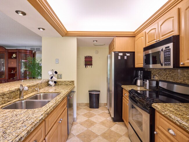 Building Photo - 563 Brackenwood Pl