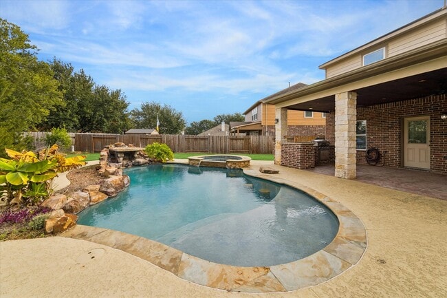 Building Photo - 15326 Knotty Chestnut St