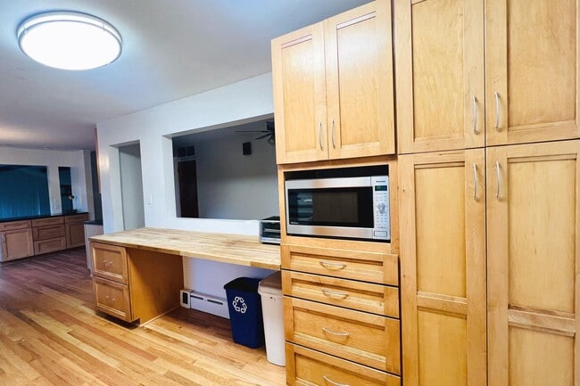 Building Photo - 3900 Laurel Rd