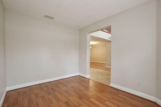 Building Photo - AGENT SHOWINGS ONLY! Stunning 3/2.5 Corner Unit Townhome with a Spacious 2 Car Garage in the Gate...