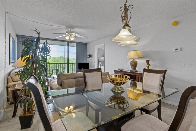 Building Photo - 900 Cove Cay Dr