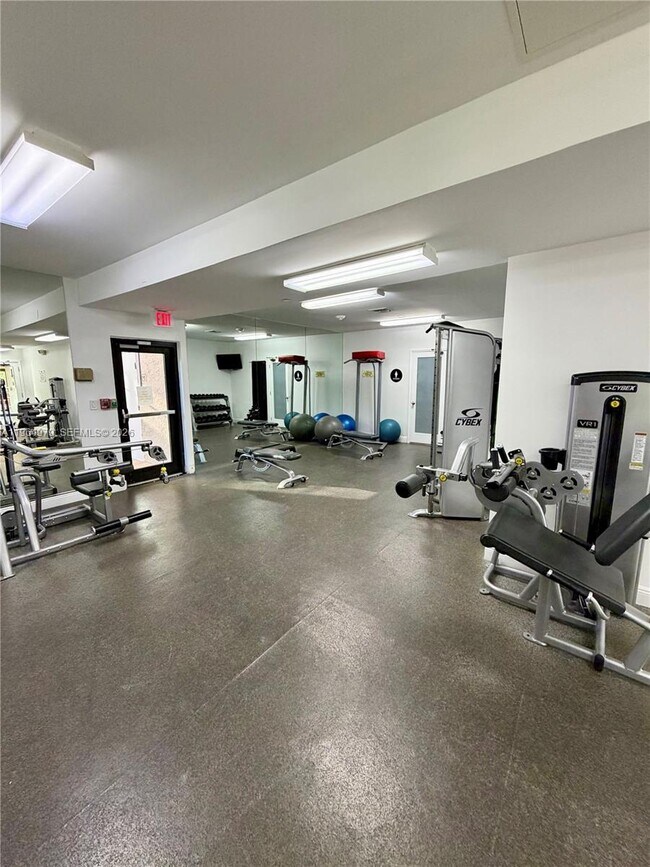 Building Photo - 1920 S Ocean Dr