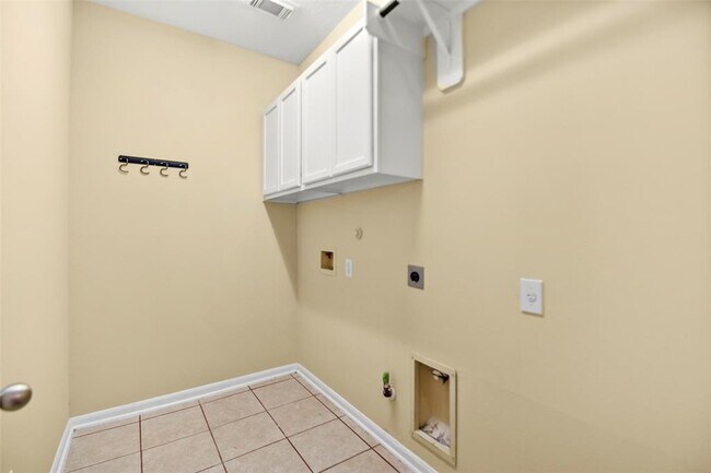 Building Photo - 12806 Pecan Shores Dr