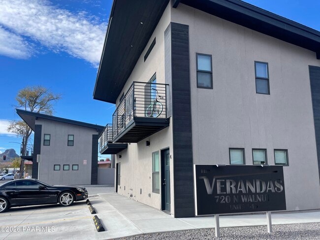 Building Photo - 720 N Walnut St