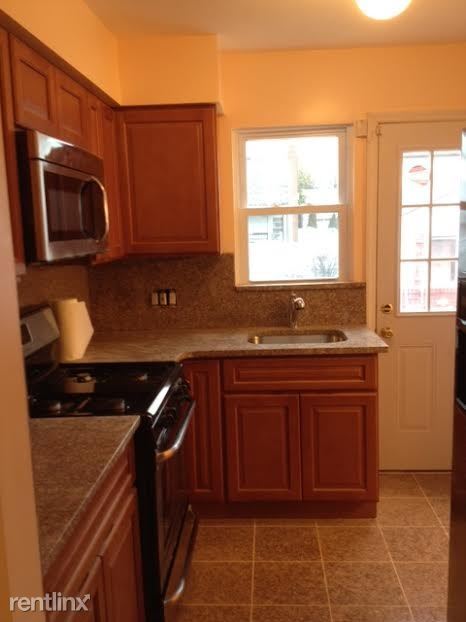 Primary Photo - 4 br, 2 bath House - 152 Walton Ave