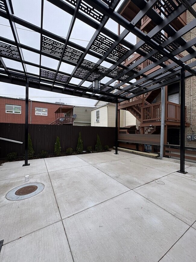 Building Photo - 1628 N Kimball Ave