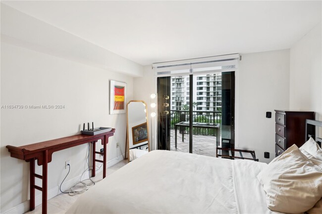 Building Photo - 540 Brickell Key Dr