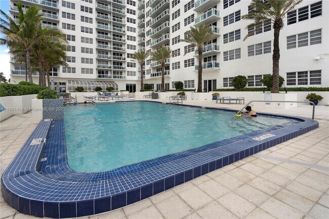 Building Photo - 6917 Collins Ave