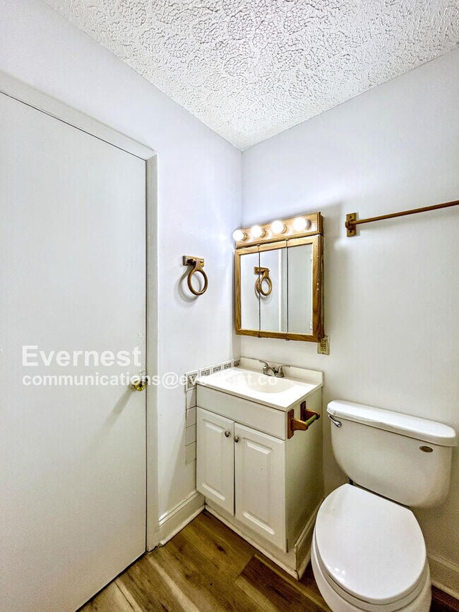 Building Photo - 818 Bedrock Ln
