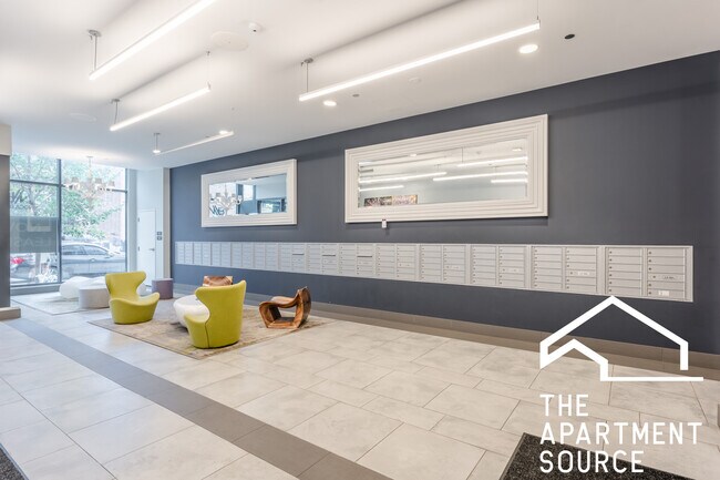 Building Photo - 2340 N California Ave