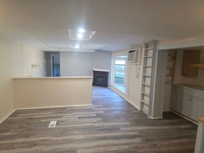 Building Photo - Updated 3 bedroom 2 bath Home for rent