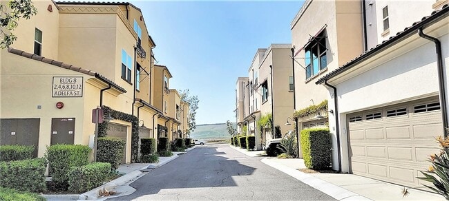 Building Photo - 2 Adelfa St