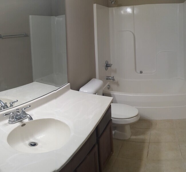 Building Photo - 1011 Blue Bonnet Ct