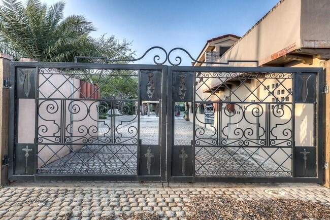 Building Photo - 614 Pine Gully Rd