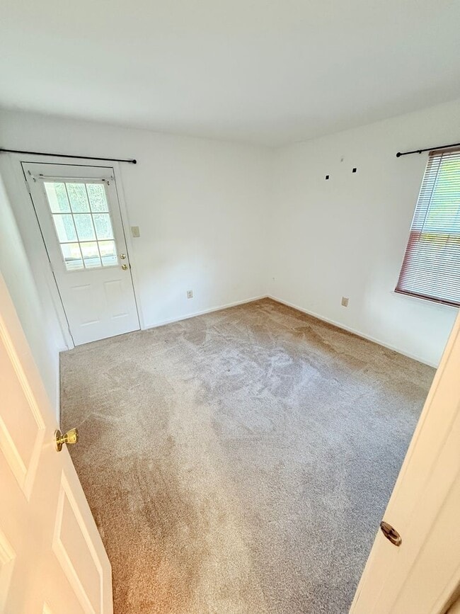 Building Photo - 3 Bed / 2 Bath Warrington Townhome