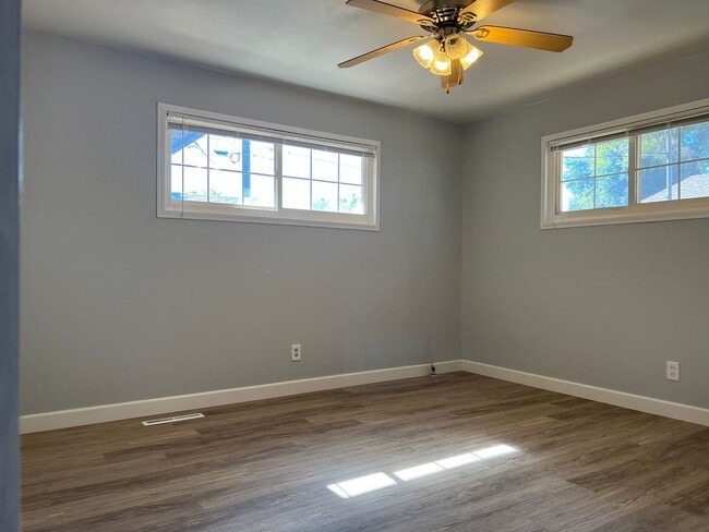 Building Photo - 137 Sumac Dr