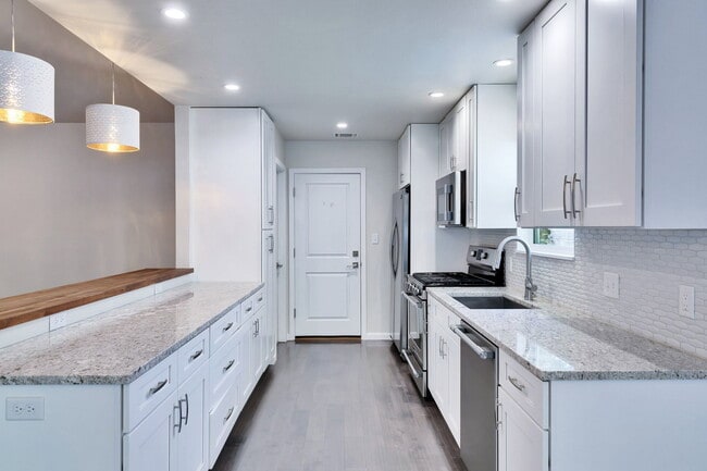 Building Photo - 2815 Inridge Dr