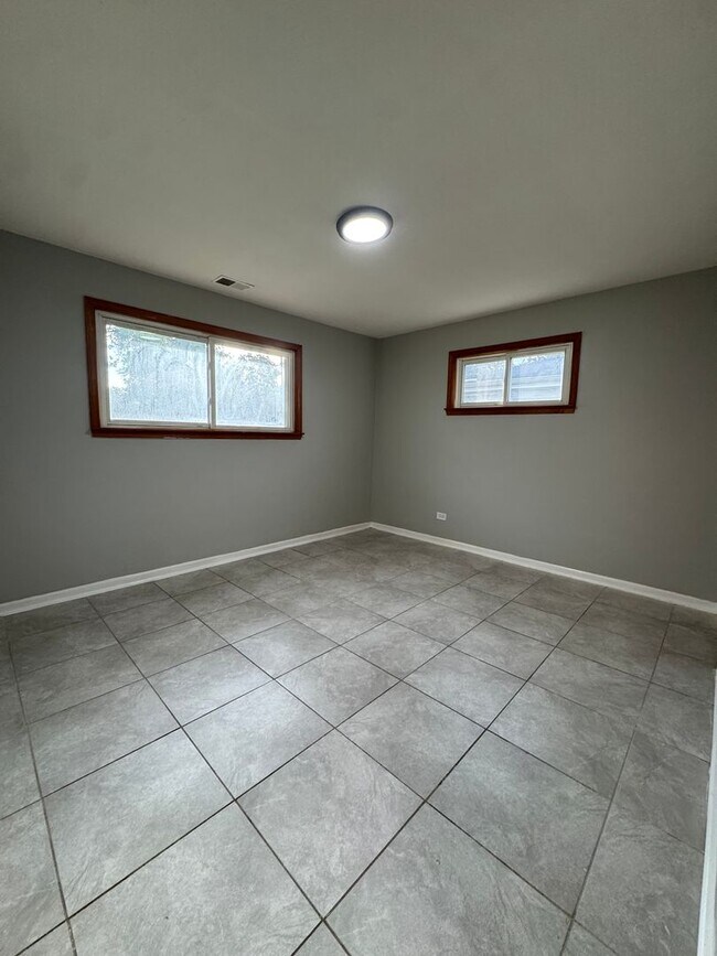 Building Photo - 2 Bedroom Ranch Home now available in Calu...