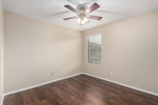 Building Photo - 3 Bedroom in Hunter Ridge