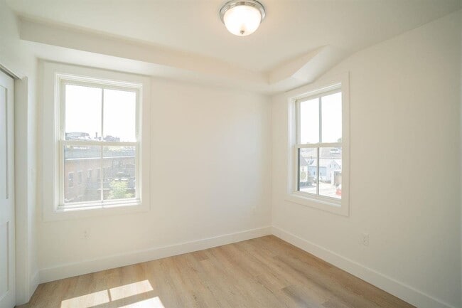 Building Photo - 238 Deer St