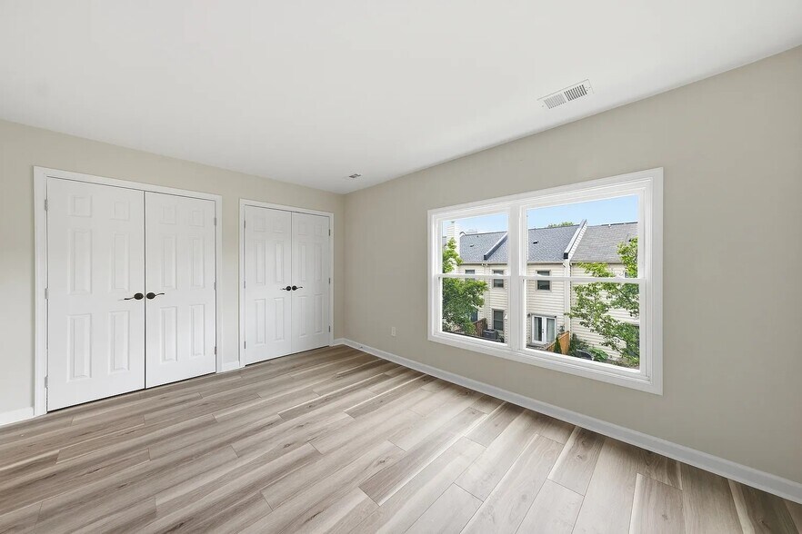 Building Photo - 207 Roundhouse Ct