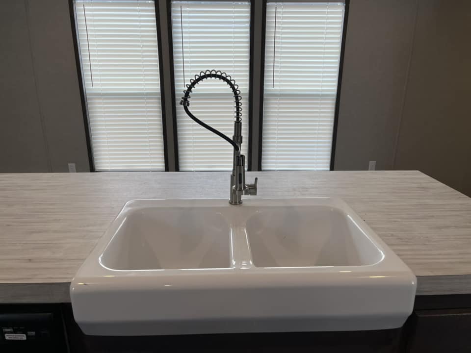 Building Photo - 133 Lillian St