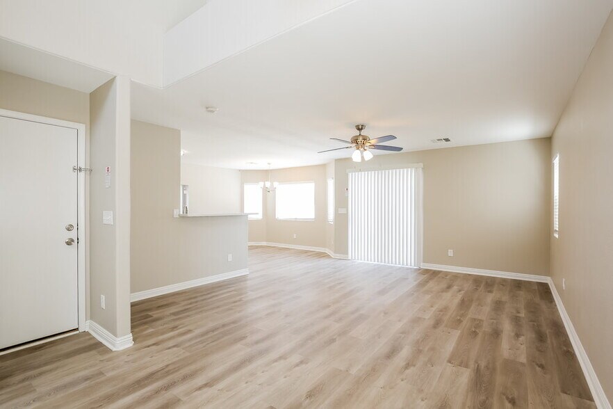 Building Photo - 4944 Sapphire Light St