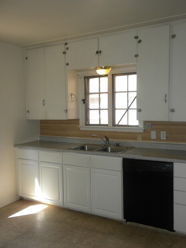 Building Photo - 1414 Anthony St