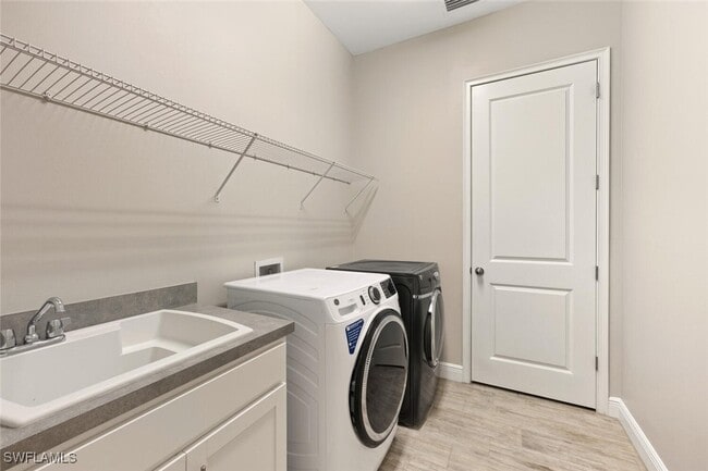 Building Photo - 3576 Pilot Cir