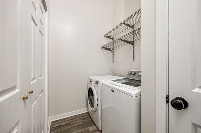 Building Photo - Beautifully remodeled one bedroom, one bath in Lake Wylie Woods!