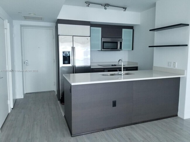 Building Photo - 500 Brickell Ave