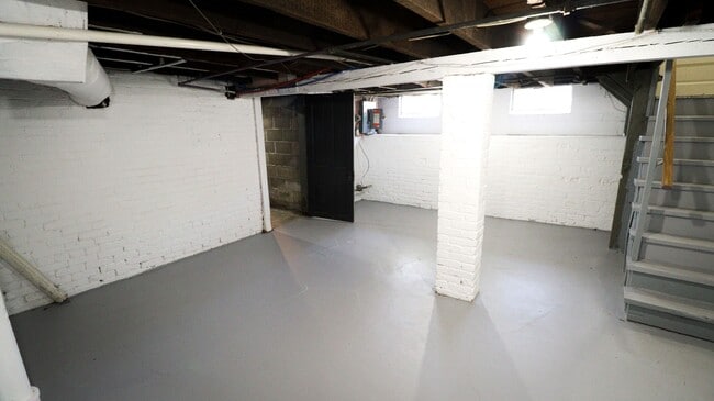 Building Photo - 3 Bedroom House