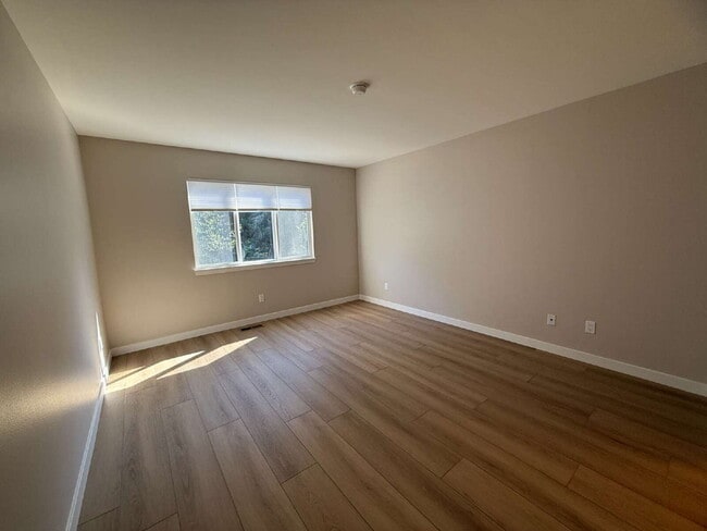 Building Photo - AMAZING Home in Quiet Community Available ...