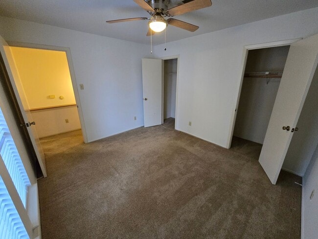 Building Photo - 2 Bed 1.5 Bath Condo in Bryan!