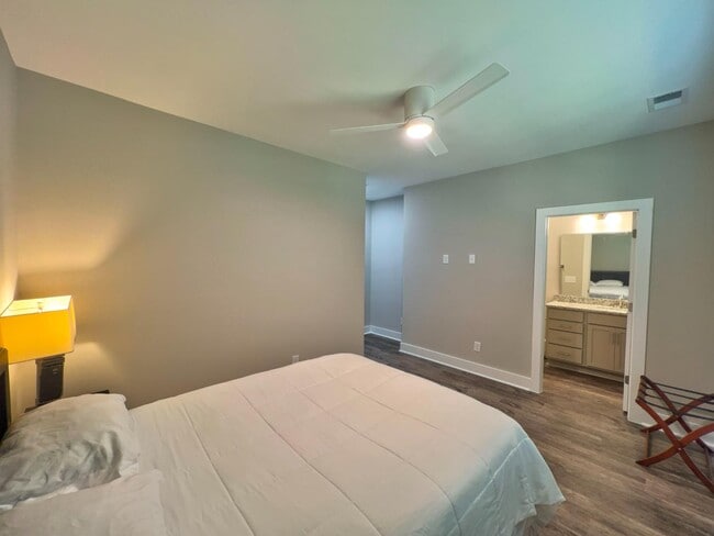 Building Photo - 3925 Overbrook Dr