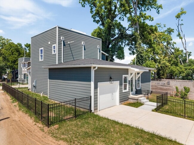 Building Photo - 1802 10th Ave N