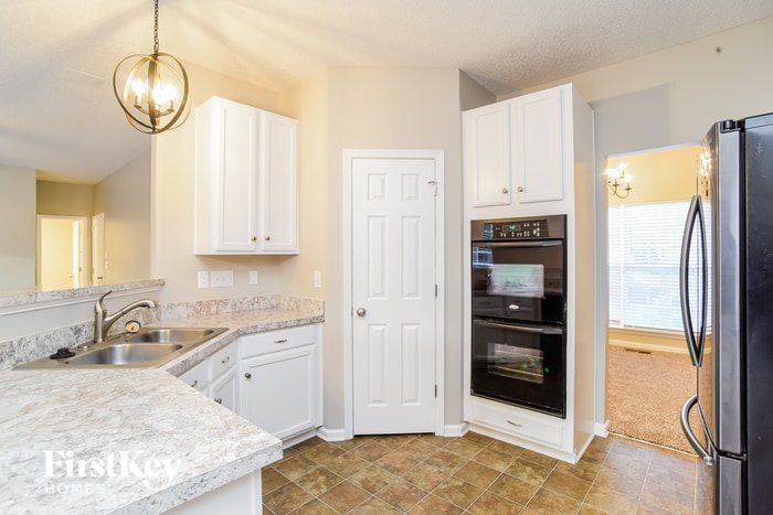 Building Photo - 4033 Cascade Dr