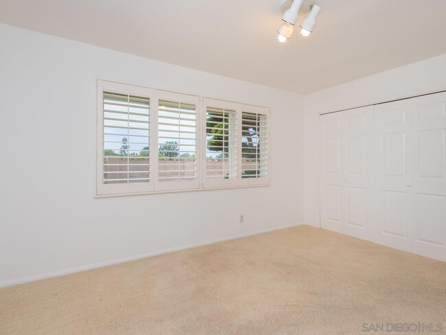 Building Photo - 8584 Cliffridge Ave