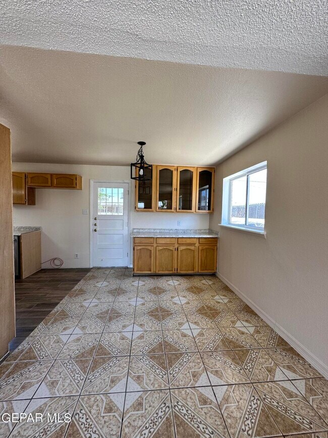 Building Photo - 9020 Mt Shasta Dr